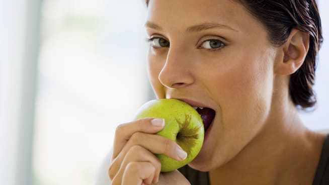 Tips From Your Dallas Dentist: The 3 Best and Worst Foods for Your Teeth
